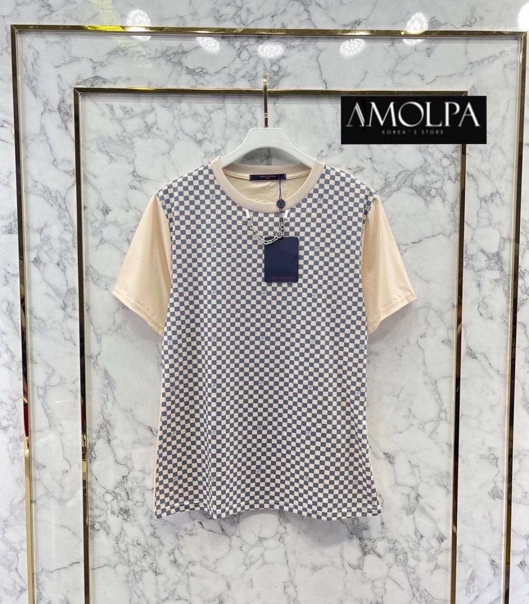 เสื้อยืด LV. งานน่ารักมาก ผ้าใส่สบาย มากกกก ห้ามพลาดเลยนะคะ ใส่สบายสุดๆ.. ใส่สบาย : สินค้าคุณภาพ (พร้อมส่ง)