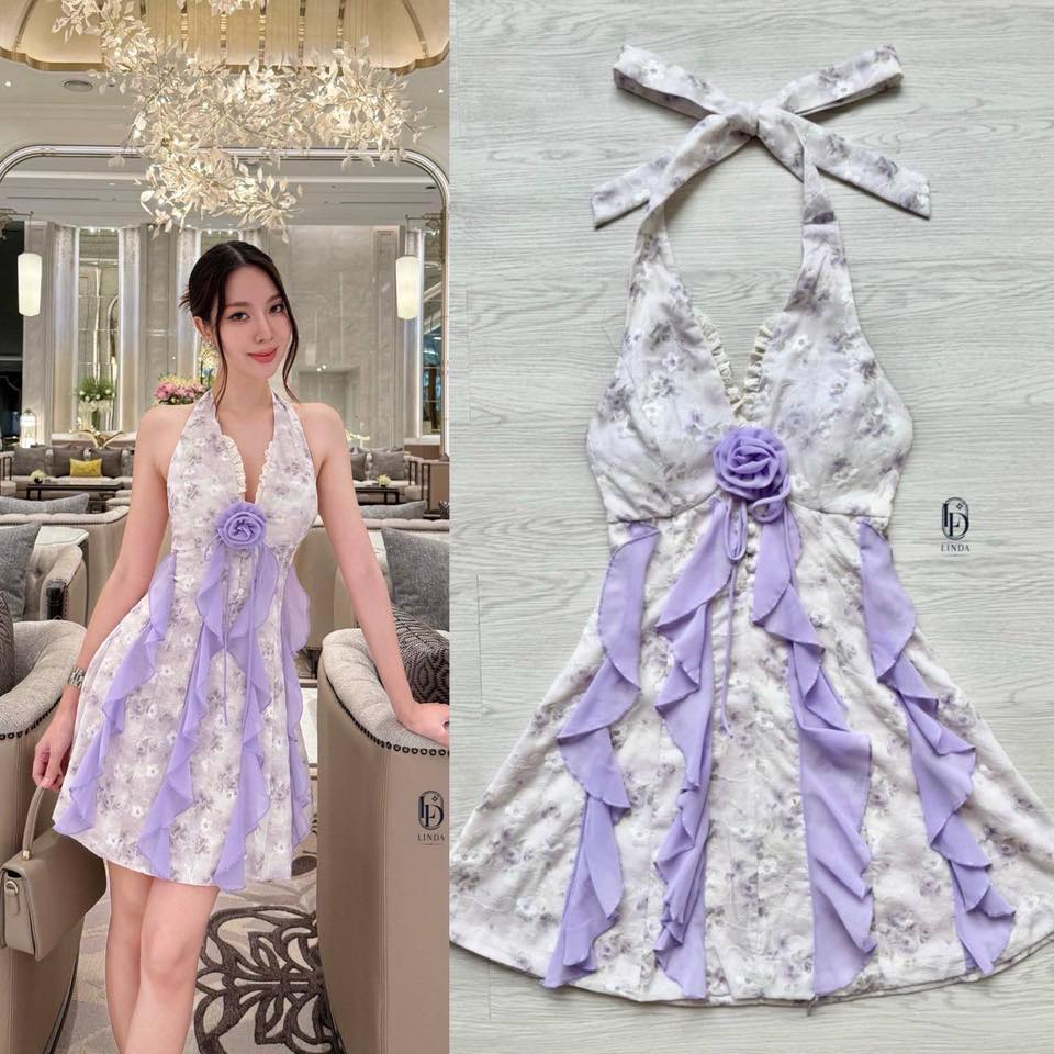 เดรสสายคล้องคอผ้าลายดอกโทนพาสเทล-ขาว ดีไซน์ทรงเอ เพิ่มลูกเล่นด้วยระบายผ้าชีฟองสีพาสเทล เรียงแนวตั้ง และดอกไม้ผ้าประดับกลางอก ใส่สบาย : สินค้าคุณภาพ (พร้อมส่ง)