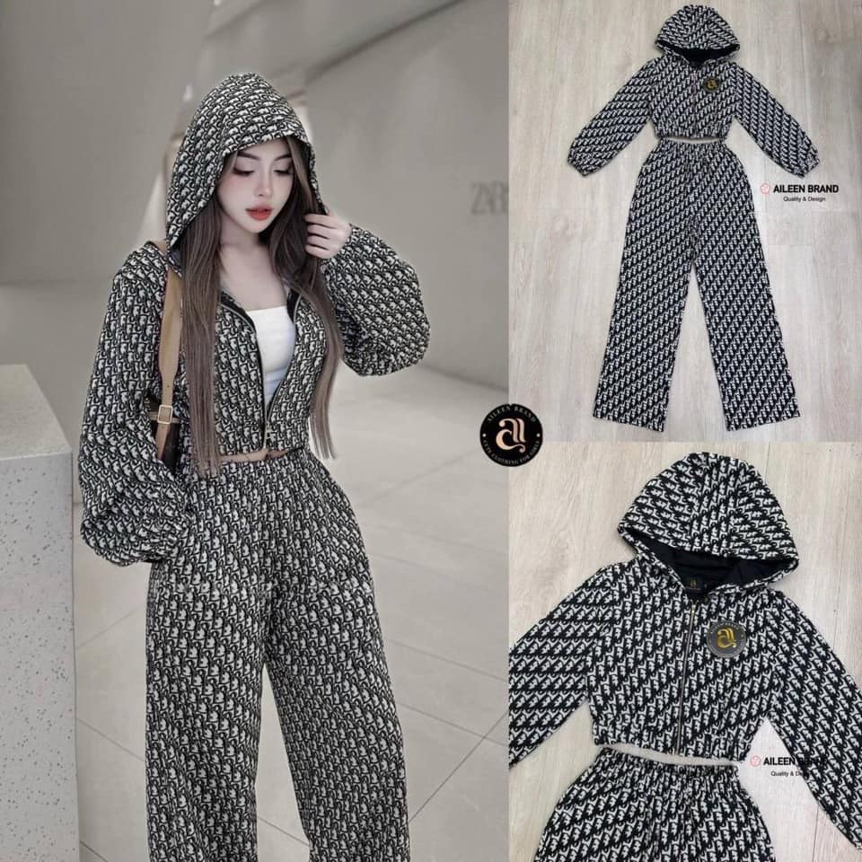 Set 2 ชิ้นเนื้อผ้าทอลายซับในอย่างดี ตัวเสื้อทรงพอดีตัวเอวจั๊มแขนยาวมีฮู๊ด ซิปหน้าใช้งานได้จริง มาพร้อมกับกางเกงขายาวทรงกระบอกเอวสมอค ใส่สบาย : สินค้าคุณภาพ (พร้อมส่ง)