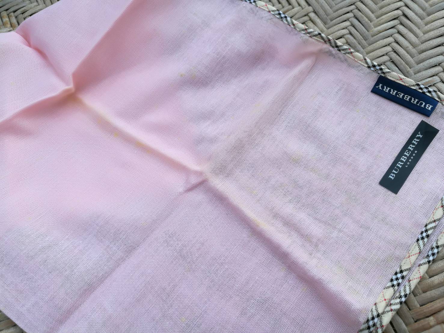 ผ้าเช็ดหน้าแบรนด์เนม BURBERRY ผ้าฝ้ายทอสวย