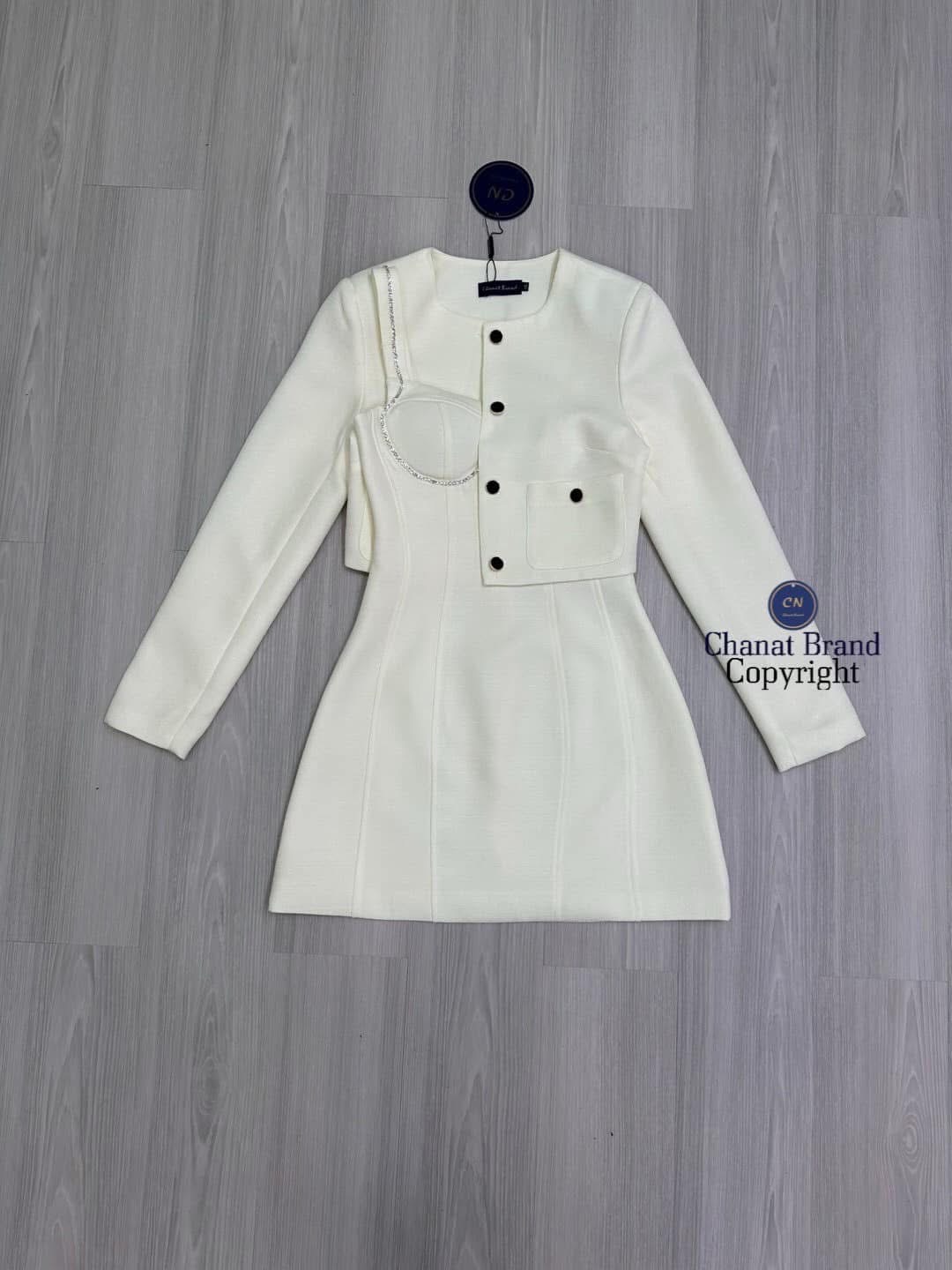 เซต2ชิ้น สีครีม มินิเดรสดีไซน์ช่วงอก คล้ายบราผ่ากลาง สายเดี่ยวแต่งเพชรรอบ ขอบอก ( อกเสริมฟองน้ำอย่างดี มีซิปหลัง ) ช่วงตัวเข้ารูป กระโปรงทรงพองนิด ๆ ใส่สบาย : สินค้าคุณภาพ (พร้อมส่ง)