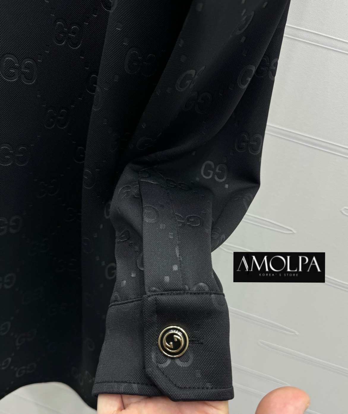 เสื้อเชิ้ต GG 3D งาน hiend ปั้มลาย GG ผ้าอย่างดี งานสวยยม๊ากก ลายใหม่ งานน่ารักมาก ผ้าใส่สบายมากกกก ห้ามพลาด ใส่สบายสุดๆ ใส่สบาย : สินค้าคุณภาพ (พร้อมส่ง)