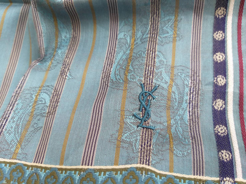 ผ้าเช็ดหน้าชาย แบรนด์เนม Yves Saint Laurent