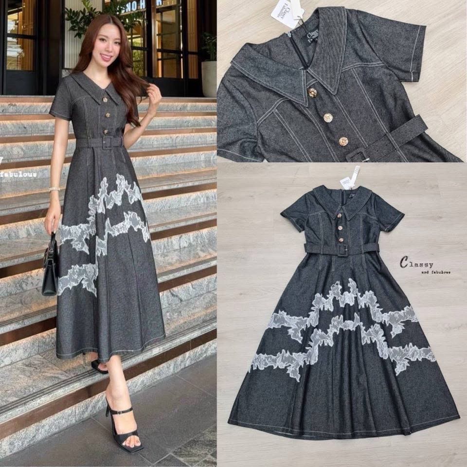 Dress ยาวผ้ายีนส์สีดำคอปกแขนสั้น ติดกระดุมดอกไม้สีทองด้านหน้าสวยๆ ตรงกระโปรงตัดต่อผ้าลูกไม้ลายหยักสีขาวสวยเก๋มาก + เข็มขัดผ้ายีนส์ 1 เส้น ใส่สบาย : สินค้าคุณภาพ (พร้อมส่ง)