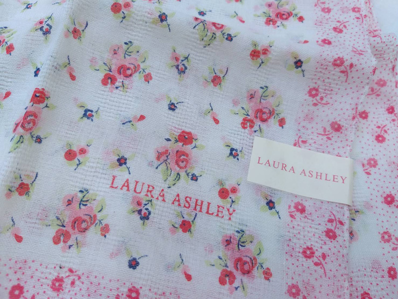 ผ้าเช็ดหน้า LAURA ASHLEY ผ้าดีมากผืนนี้ ผ้าทอเนื้อสวย