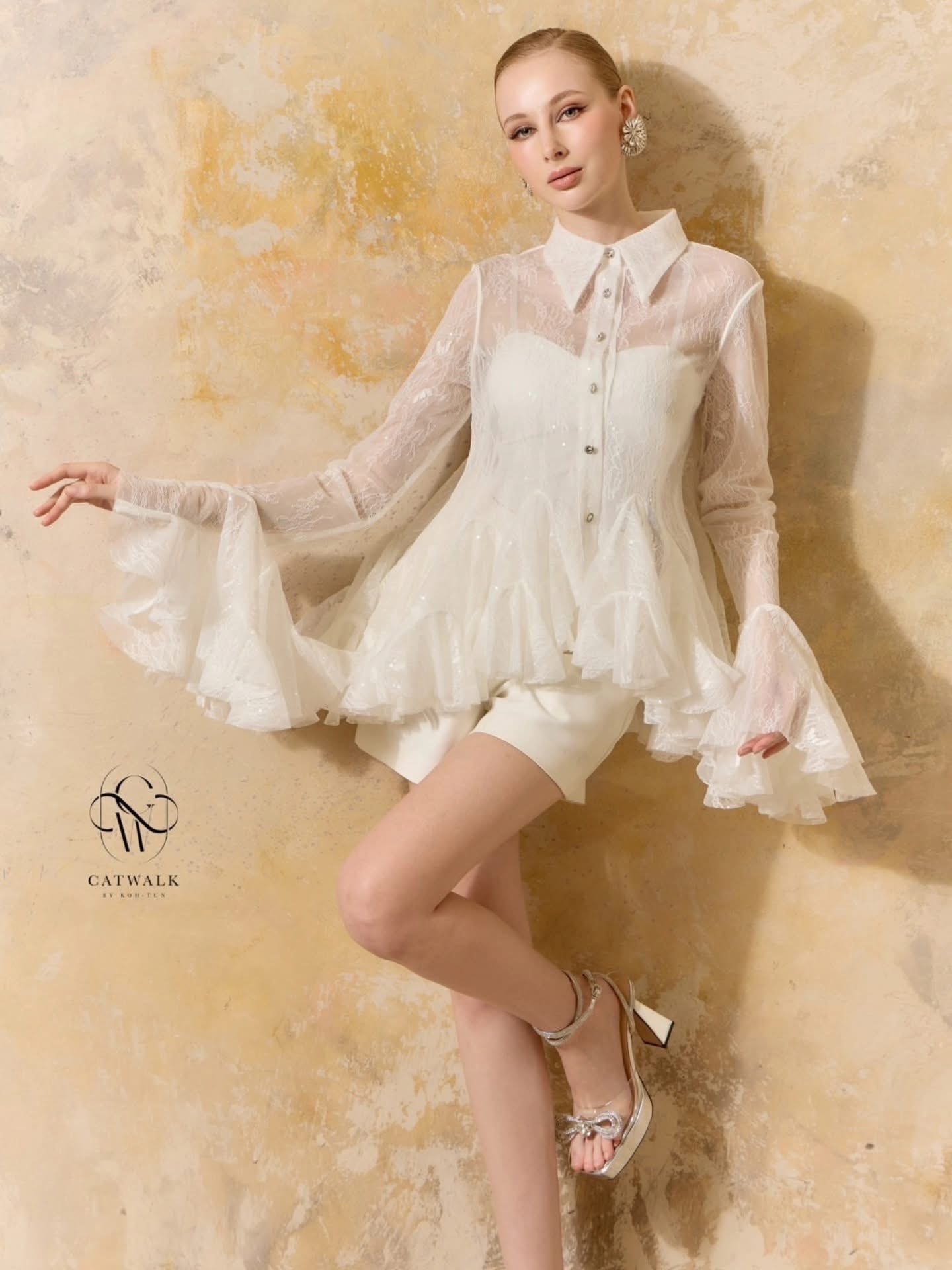 เสื้อเชิ้ตเทหลังผ้าลูกไม้ซีทรูปักแต่งเลื่อม เนื้อผ้าลูกไม้ซีทรูเกรดเอ ใส่สบาย : สินค้าคุณภาพ (พร้อมส่ง)