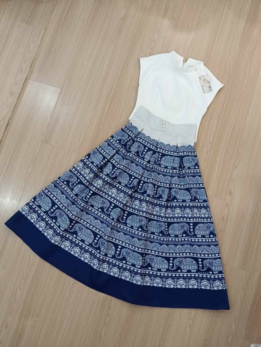 Set เสื้อมีซับใน มาพร้อมผ้าถุงสำเร็จลายช้างไทย อัดกาวทั้งเซต ใส่สบาย : สินค้าคุณภาพ (พร้อมส่ง)