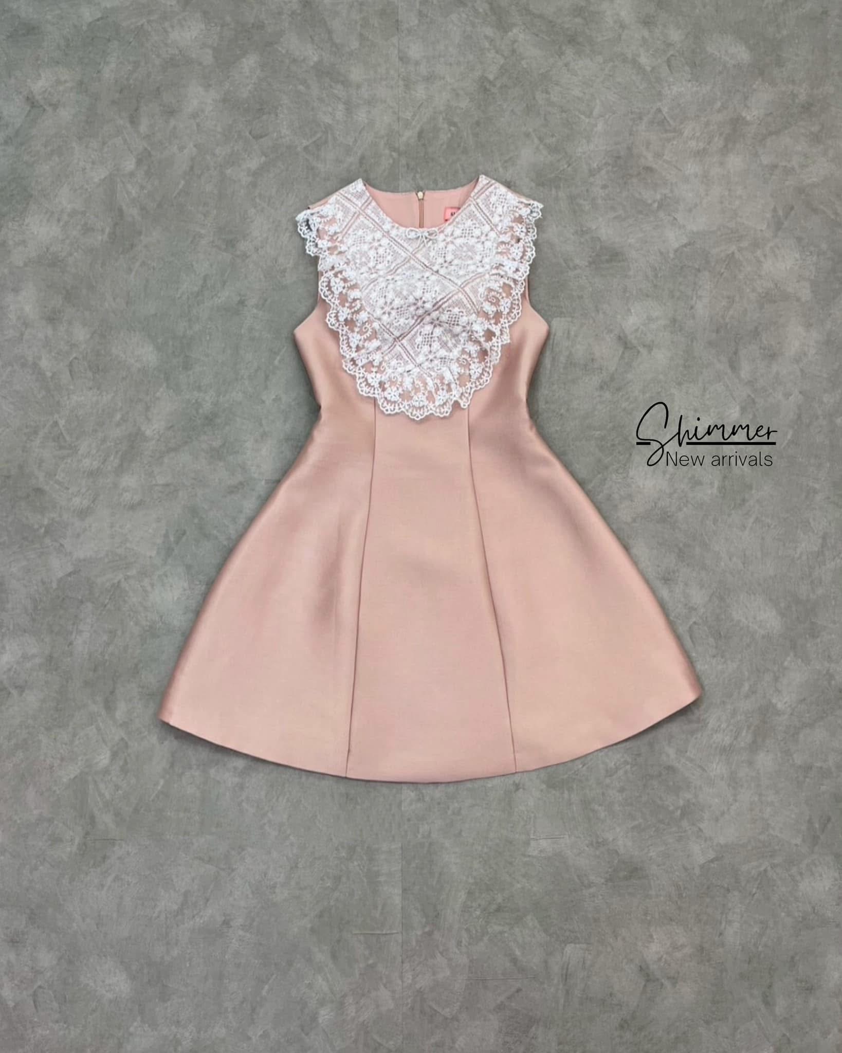 มินิเดรสแต่งลูกไม้ ดีไซน์สวยน่ารักให้ลุคคุณหนูสุดๆ ใส่สบาย : สินค้าคุณภาพ (พร้อมส่ง)