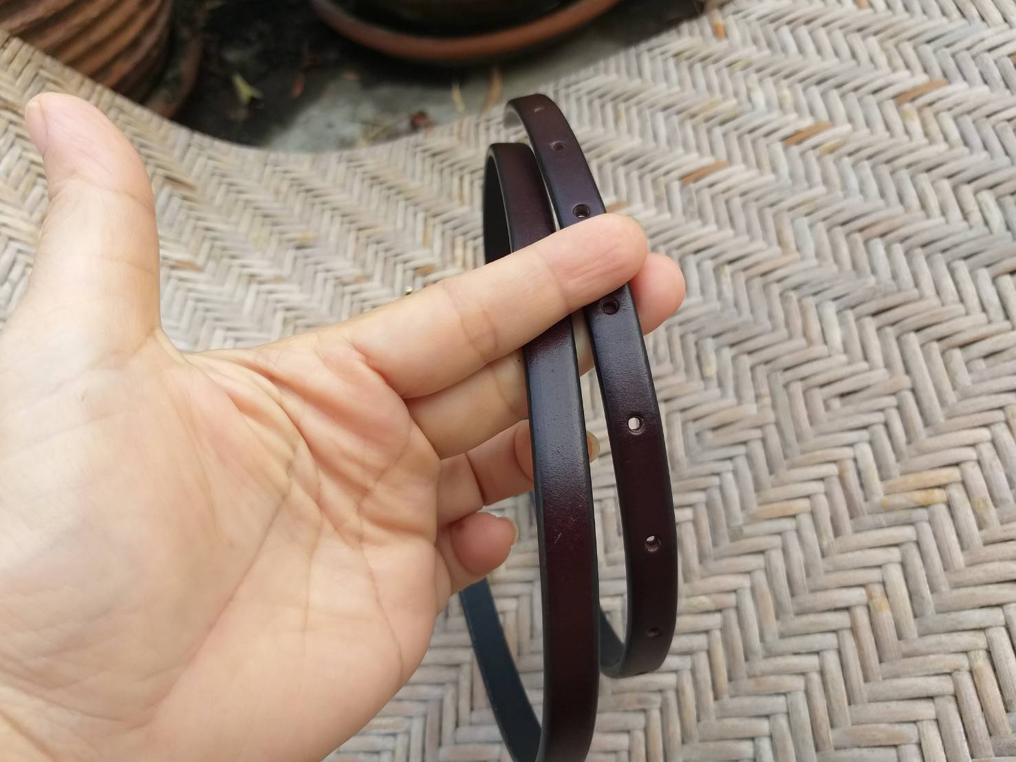 เข็มขัดหนังแท้สีน้ำตาล เส้นเล็กๆ น่ารักมาก