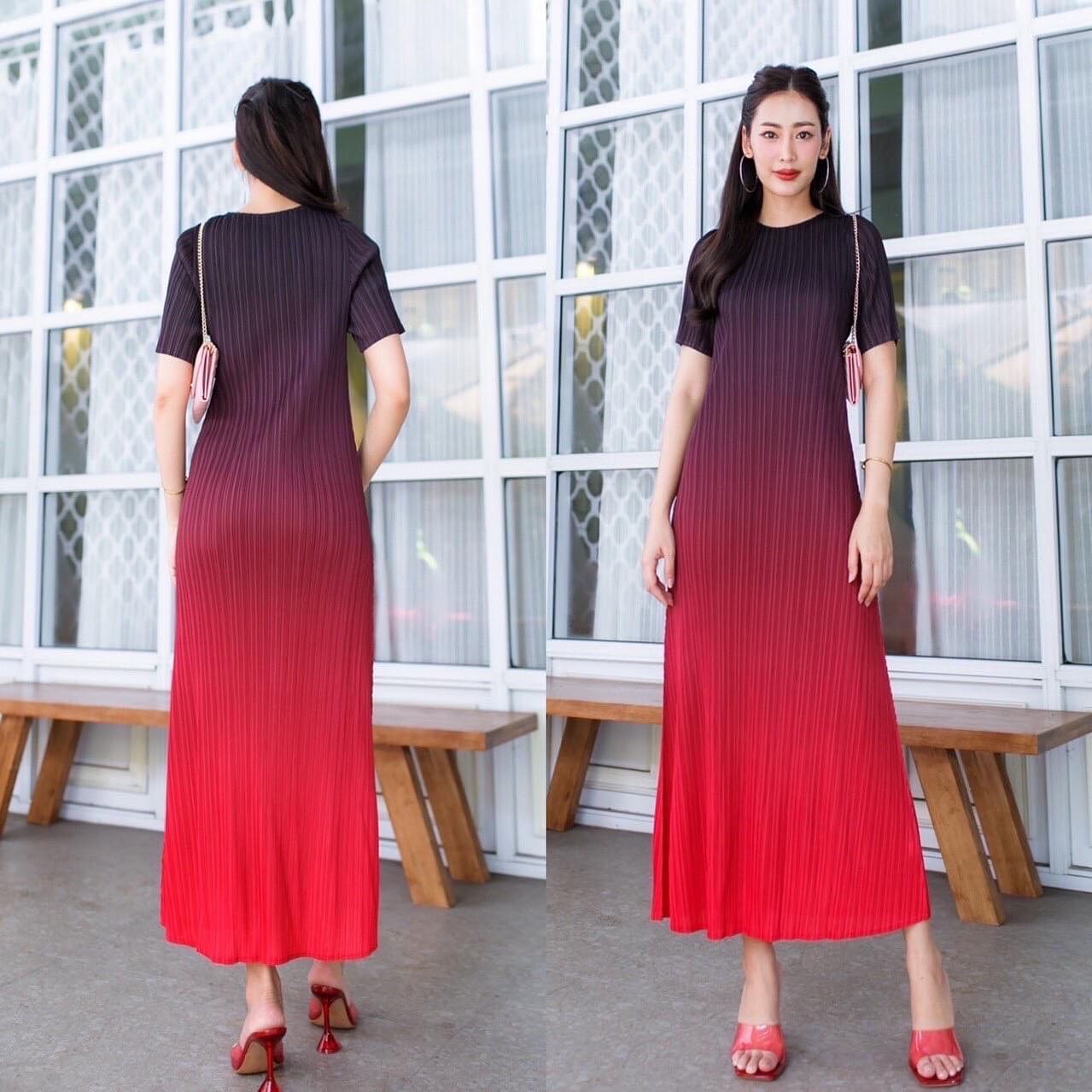 ชุดเดรส อัดพลีทแบบงานแบรนด์ ทรงคอกลม แขนสั้น แพตเทิร์นโค้งเคิร์ฟ เข้าเอว ให้ลุค สวย เรียบหรู . สินค้าคุณภาพ (พร้อมส่ง)