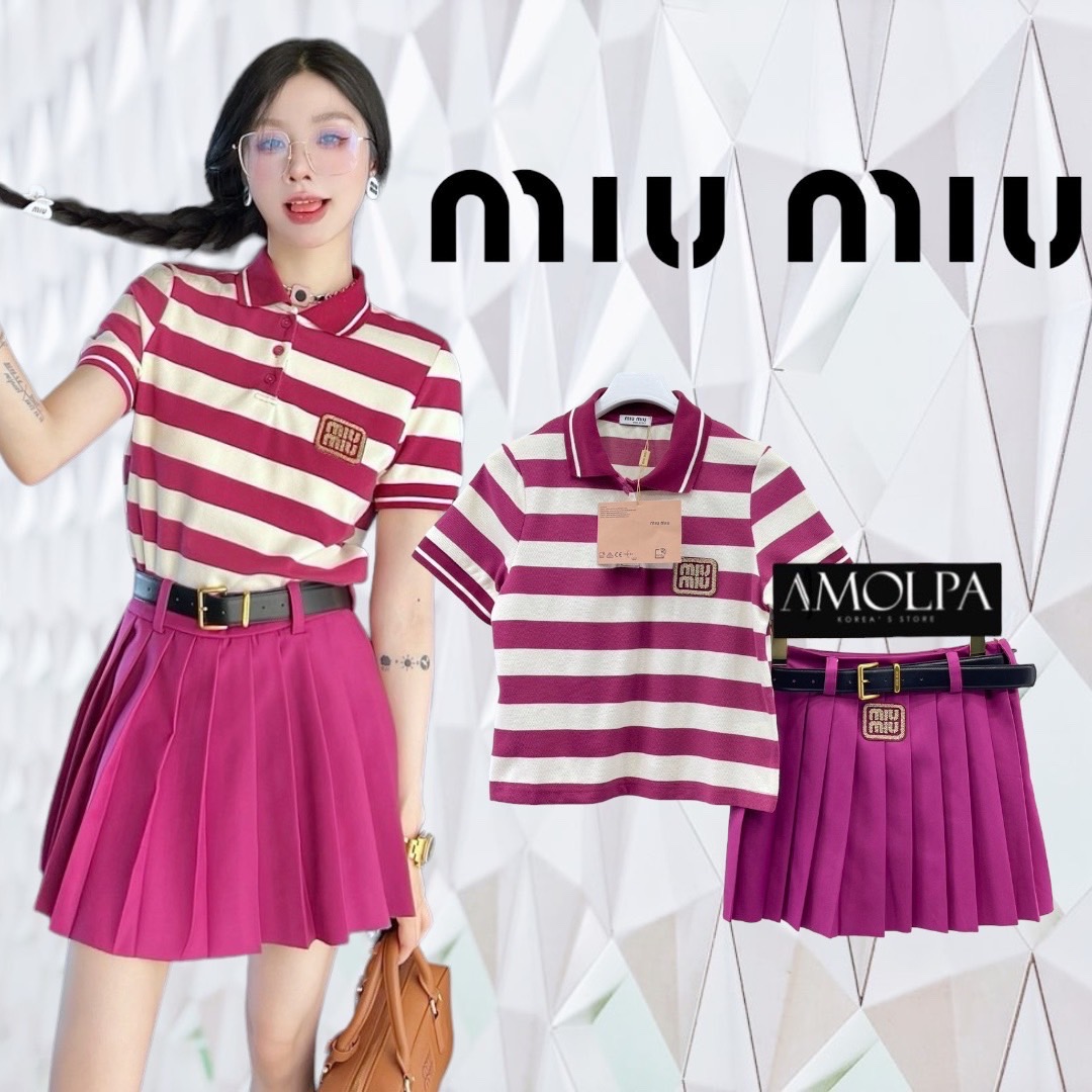 SET MIU MIU WITH BELT งานใหม่ 2024SS ตัวเสื้อเป็นคอปก MIU MIU แขนสั้น ปักMIUMIUที่หน้าอก มาพร้อมกระโปรงจีบรอบ Hi Shcool ใส่เข้ากันลงตัว + BELT ให้อีก 1 เส้น สินค้าคุณภาพ (พร้อมส่ง)
