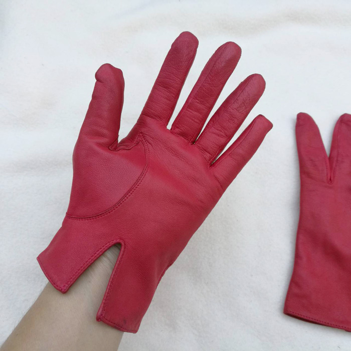 ถุงมือหนังแท้สีแดง สวยมากกก อุ่นถึงติดลบ