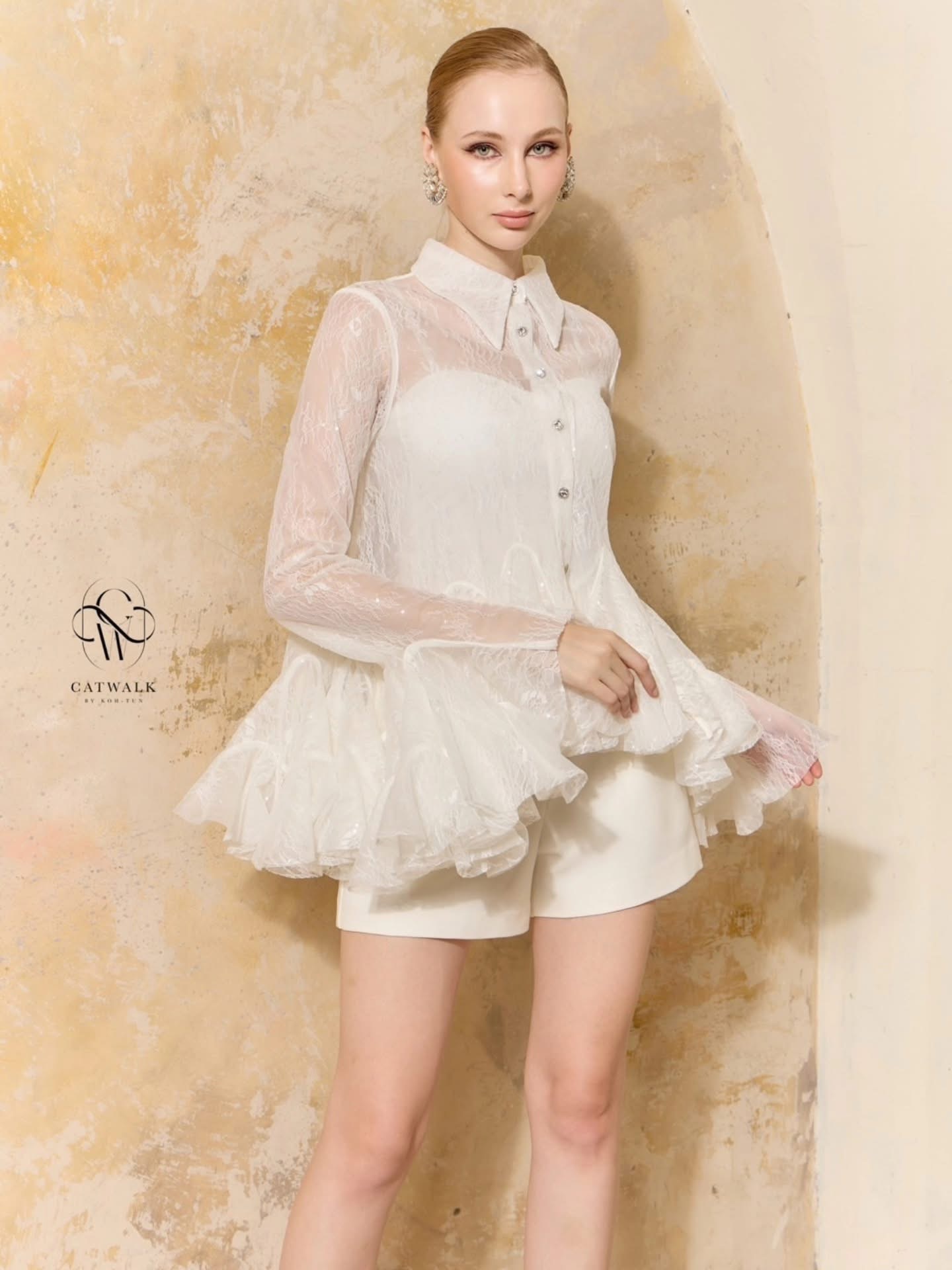 เสื้อเชิ้ตเทหลังผ้าลูกไม้ซีทรูปักแต่งเลื่อม เนื้อผ้าลูกไม้ซีทรูเกรดเอ ใส่สบาย : สินค้าคุณภาพ (พร้อมส่ง)