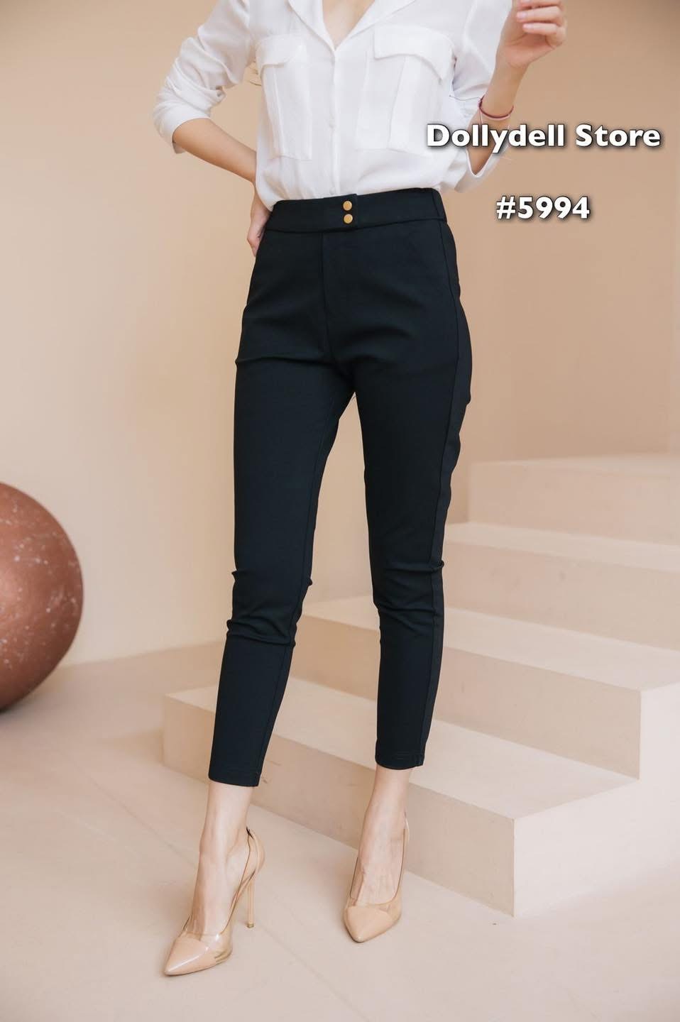 กางเกงเอวด้านหลังเป็นสม๊อคยืดได้ แต่งกระดุมหลอกช่วงเอวด้านหน้า มีกระเป๋าจริงเนื้อผ้าคุณภาพดีใส่สบาย ใส่สบาย : สินค้าคุณภาพ (พร้อมส่ง)