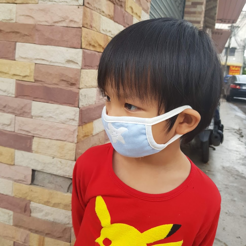 แมสผ้าเด็ก หน้ากากผ้าเด็กเล็ก 1-5 ขวบ ซักใช้ซ้ำได้ 100% Cotton ทอหนา 6 ชั้น หายใจไม่อึดอัด คละลาย