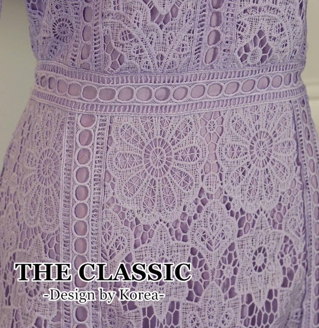 เดรสยาวลูกไม้ คอกลมใช้ผ้าลูกไม้เนื้อหนาอย่างดี ขึ้นลวดลายดอกไม้ ลายชัด ผ้าแน่นสวย ตัดต่อเพิ่มดีเทลแต่งด้วยลูกไม้ทรงกลมหลายจุด ใส่สบาย : สินค้าคุณภาพ (พร้อมส่ง)