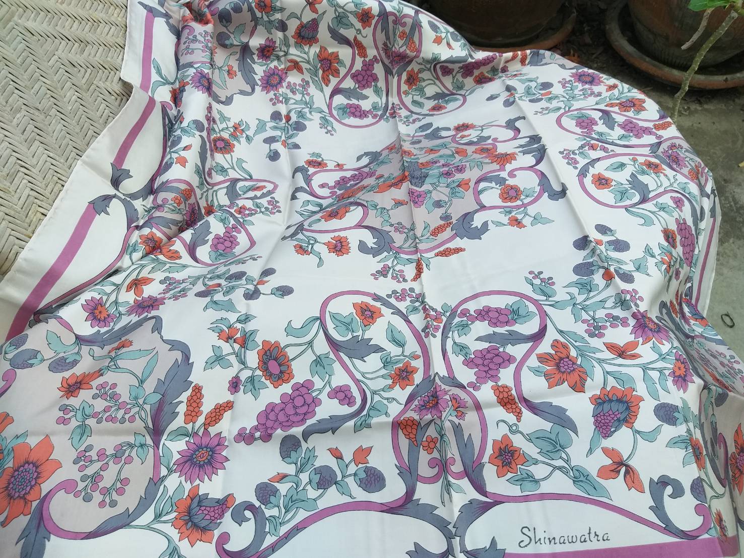 ผ้าไหมไทย shinawatra thai silk สวยมาก ผืนใหญ่