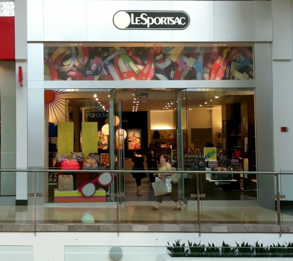 เบาะฟองน้ำรองนั่งพกพา Lesportsac