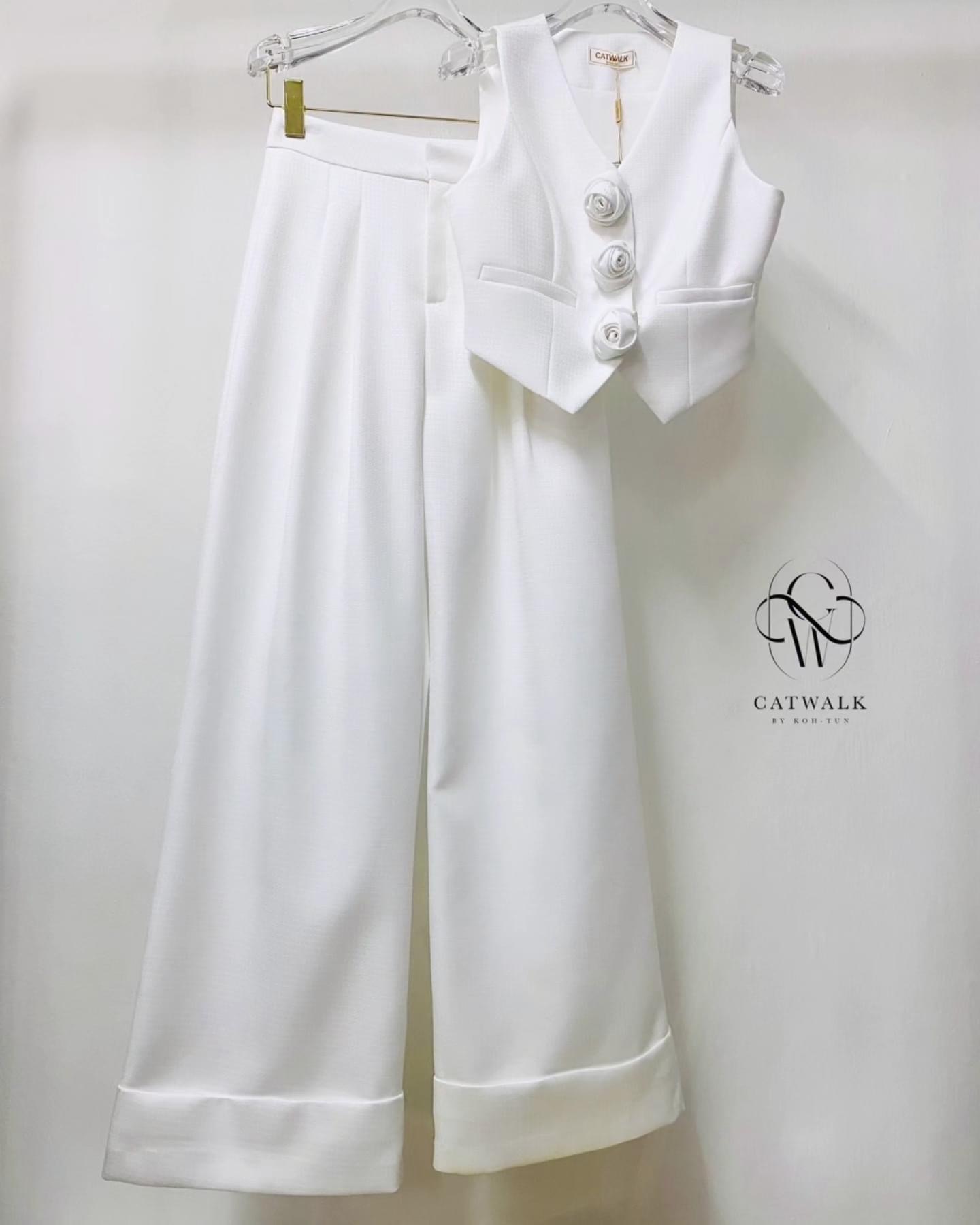 เซตเสื้อ Vestแต่งดอกไม้ +กางเกงทรงสวย เนื้อผ้าทอ ลายเกรดเอ ใส่สบาย : สินค้าคุณภาพ (พร้อมส่ง)