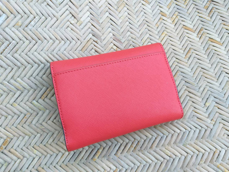 กระเป๋าสตางค์สีแดงสวยมาก ช่องเยอะ (ของใหม่)