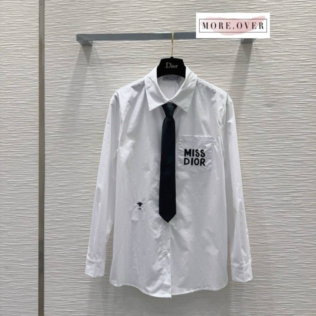 เสื้อเชิ้ตแขนยาวสีขาว มาพร้อมเน็คไทสีดำ Christian Dior ใส่สบาย : สินค้าคุณภาพ (พร้อมส่ง)