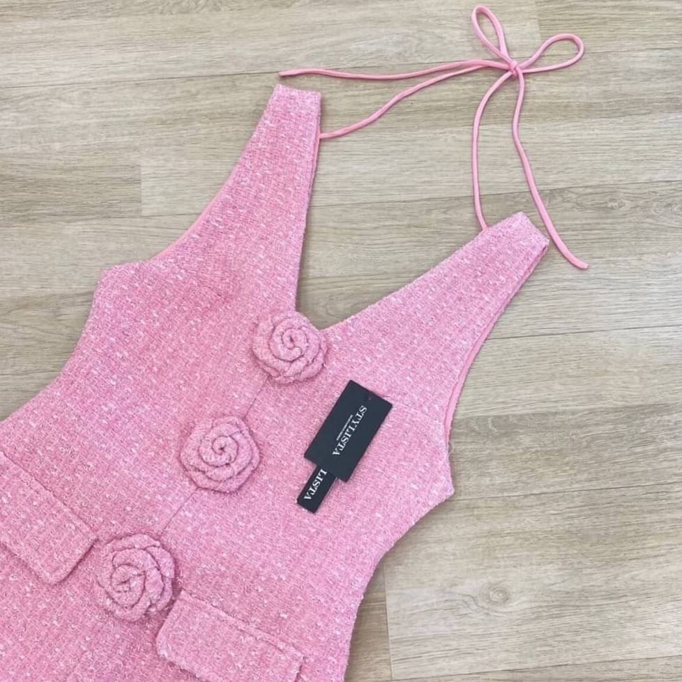 เซตเสื้อผ้าทวิต แขนกุด ทรงพอดีตัว เเต่งดอกไม้ด้านหน้า มาพร้อมกางเกงขาสั้นเข้าชุด ใส่สวยเรียบหรูดูดีมากๆ ใส่สวยมาก ใส่สบาย : สินค้าคุณภาพ (พร้อมส่ง) สำเนา