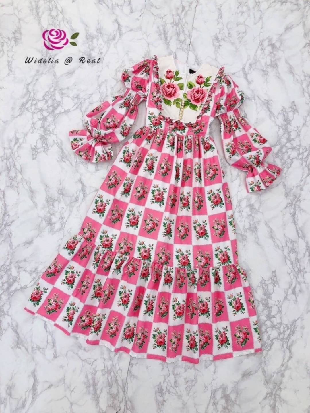 แม็กซี่เดรสตัวยาวแสนสวย ช่วงอกเป็นงานปัก งานสวยเป๊ะตามแบบฉบับ สินค้าคุณภาพ (พร้อมส่ง)