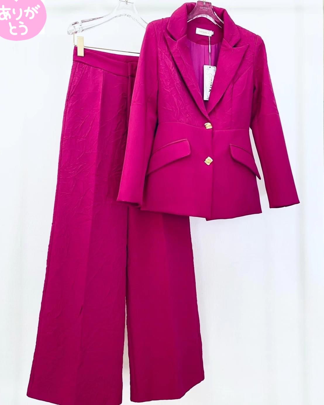 เซตBLAZERผ้าอัดยับ+กางเกงทรงสวย เนื้อผ้าเกรดเอ ตัวBLAZERเป็นทรงเข้ารูปสวย มาคู่กับกางเกงเอวสูงทรงขาบาน ให้เนื้อผ้าอัดยับตัวเดียวกับเสื้อ ดูแพงและดูไฮสุดๆ งานhiend ใส่สบาย สินค้าคุณภาพ (พร้อมส่ง)