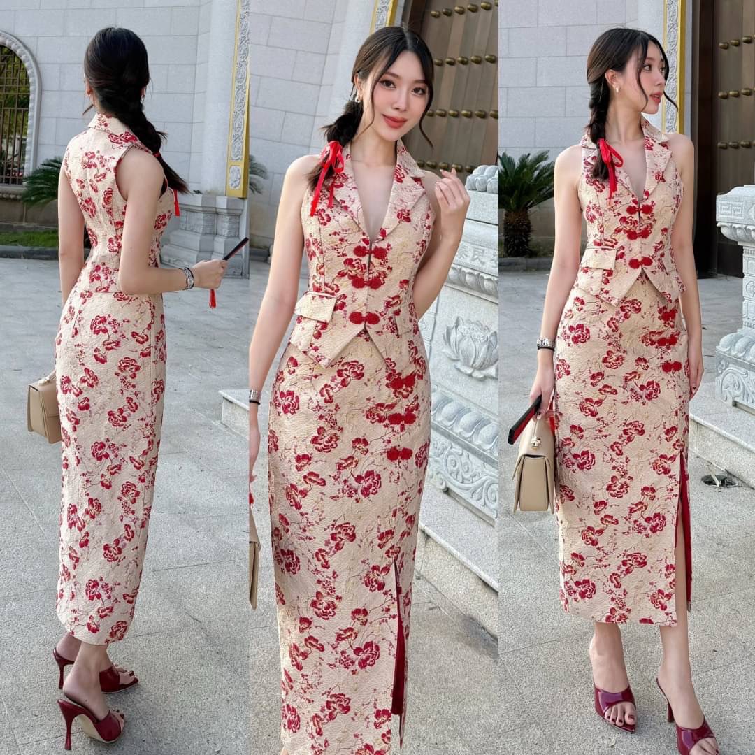 เซ็ทเสื้อแขนกุดคอปกสูท ผ้าพิมพ์ ลายนูนดอกไม้สีแดงซับในทั้งชุดแต่งกระดุมจริง มาพร้อมกับกระโปรงยาวผ่าหน้า ใส่สบาย : สินค้าคุณภาพ (พร้อมส่ง)