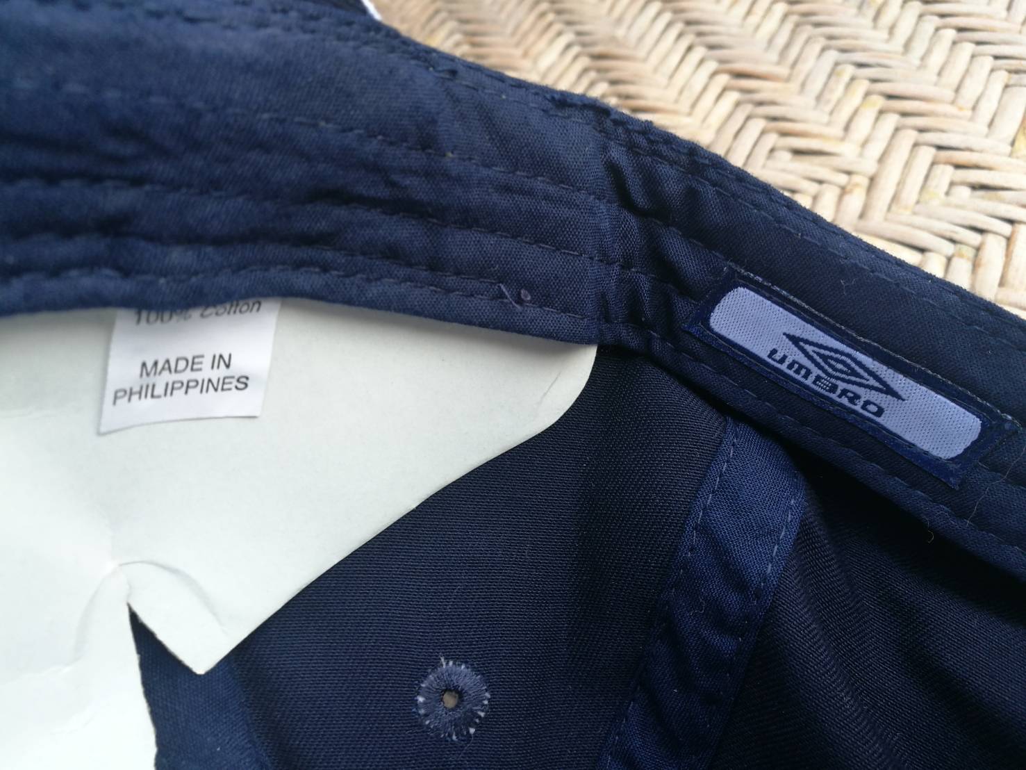 หมวกแก๊ปสีกรม umbro (ของใหม่)