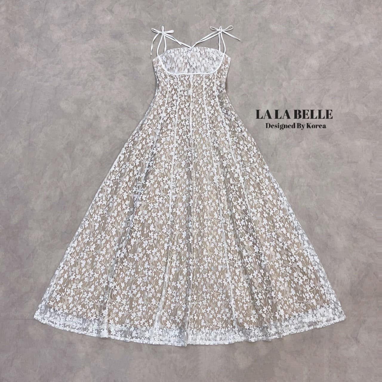 แม็กซี่เดรสลูกไม้ลายดอกไม้เล็กๆทั้งชุดทรงสายเดี่ยวปรับสายได้ช่วงด้านหน้ามีสายไขว้ผูกโบว์2ข้างช่วงก่อนถึงไหล่เอวเข้ารูปเข้าทรงเย็บเก็บทรงให้ซิปหลังกระโปรงใช้ผ้าเยอะ ใส่สบาย : สินค้าคุณภาพ (พร้อมส่ง)