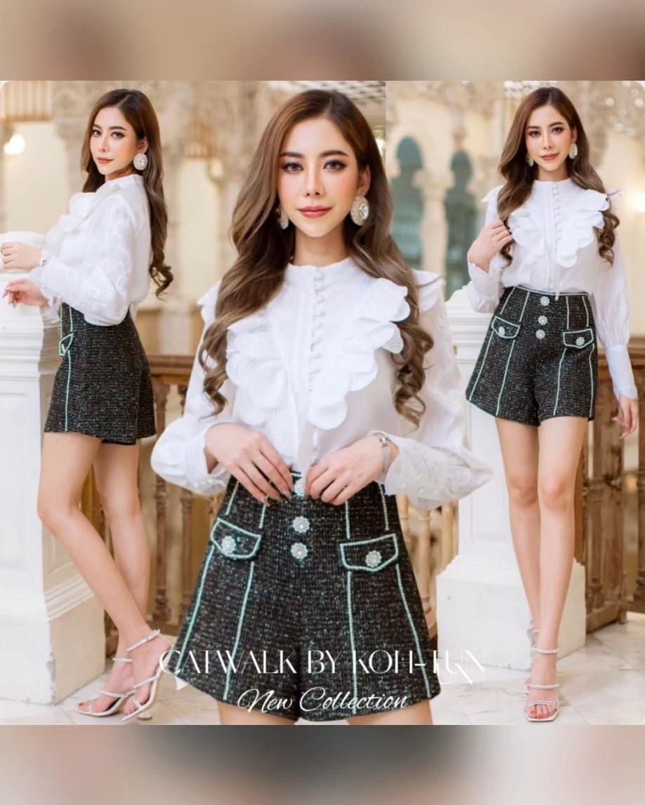 เสื้อแขนยาวแต่งระบายผ้าลูกไม้ เนื้อผ้าเกรดเอ ใส่สบาย : สินค้าคุณภาพ (พร้อมส่ง)