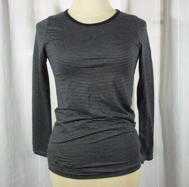 เสื้อฮีทเทคหญิง ลายเทาดำ Uniqlo heattech Sz S