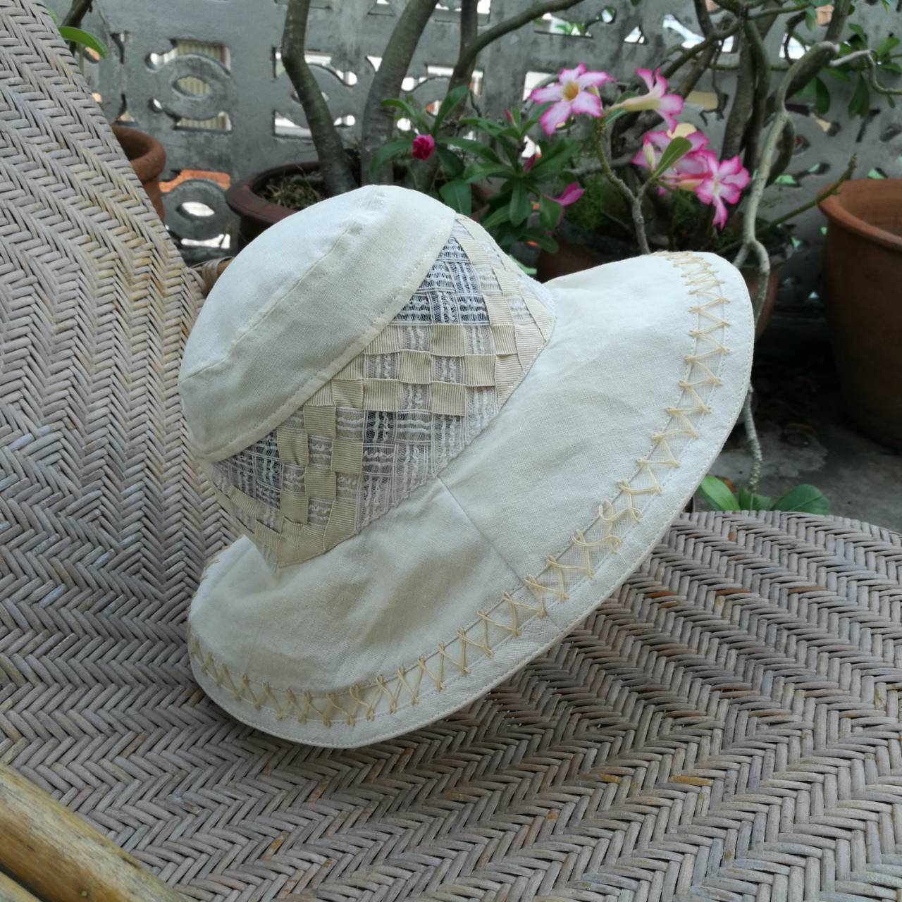 หมวกปีกกว้างคุณนาย สวยมากใบนี้