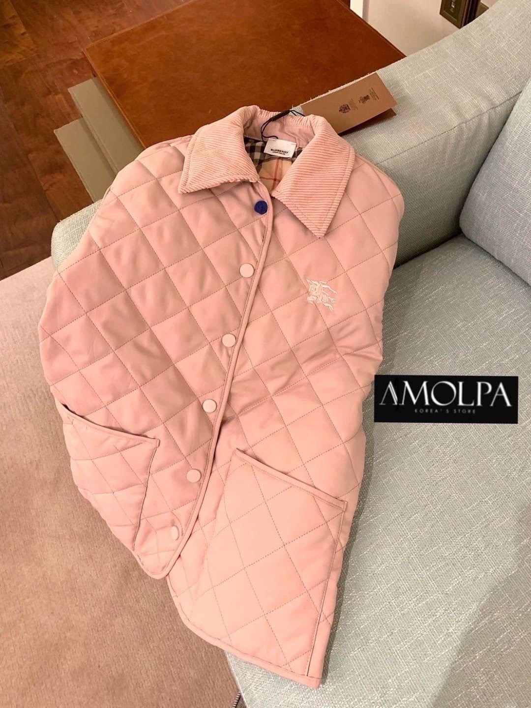 JACKET BB งาน 1:1 งานผ้าอย่างดี หนานุ่ม เหมือนช๊อปเด๊ะ งานสวยยยเป๊ะม๊าก ไม่ผิดหวังแน่นอน งานพรีเมียมมม 👆ใส่ได้ทั้ง ช ญ น๊า ใส่สบาย : สินค้าคุณภาพ (พร้อมส่ง)