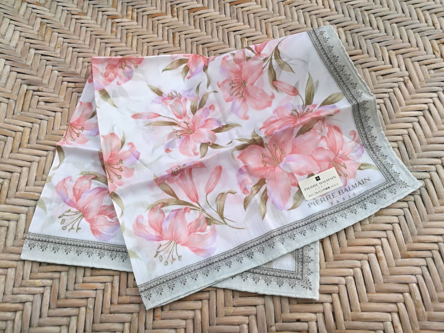 ผ้าเช็ดหน้า Pierre Balmain สวยหวาน ผ้านุ่ม