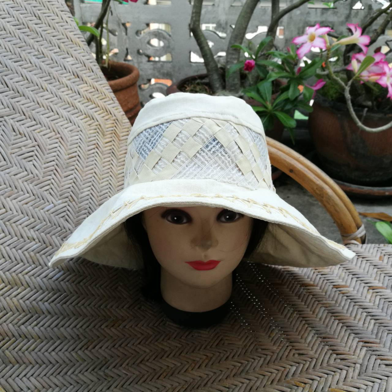 หมวกปีกกว้างคุณนาย สวยมากใบนี้