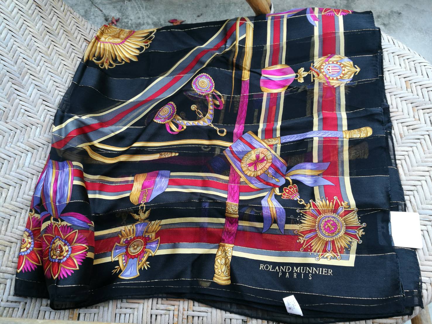 ผ้าคลุมไหล่ 100% Silk ROLAND MUNNIER PARIS