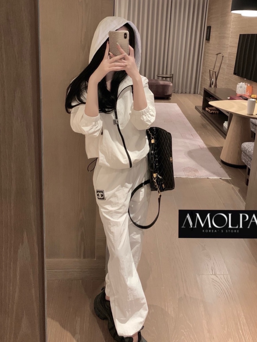 SET JACKET CHANEL งาน Hiend เนื้อผ้าดีม๊าก ผ้าใส่สบายมากก ห้ามพลาดเลยนะคะ ใส่สบายสุดๆ : สินค้าคุณภาพ (พร้อมส่ง)