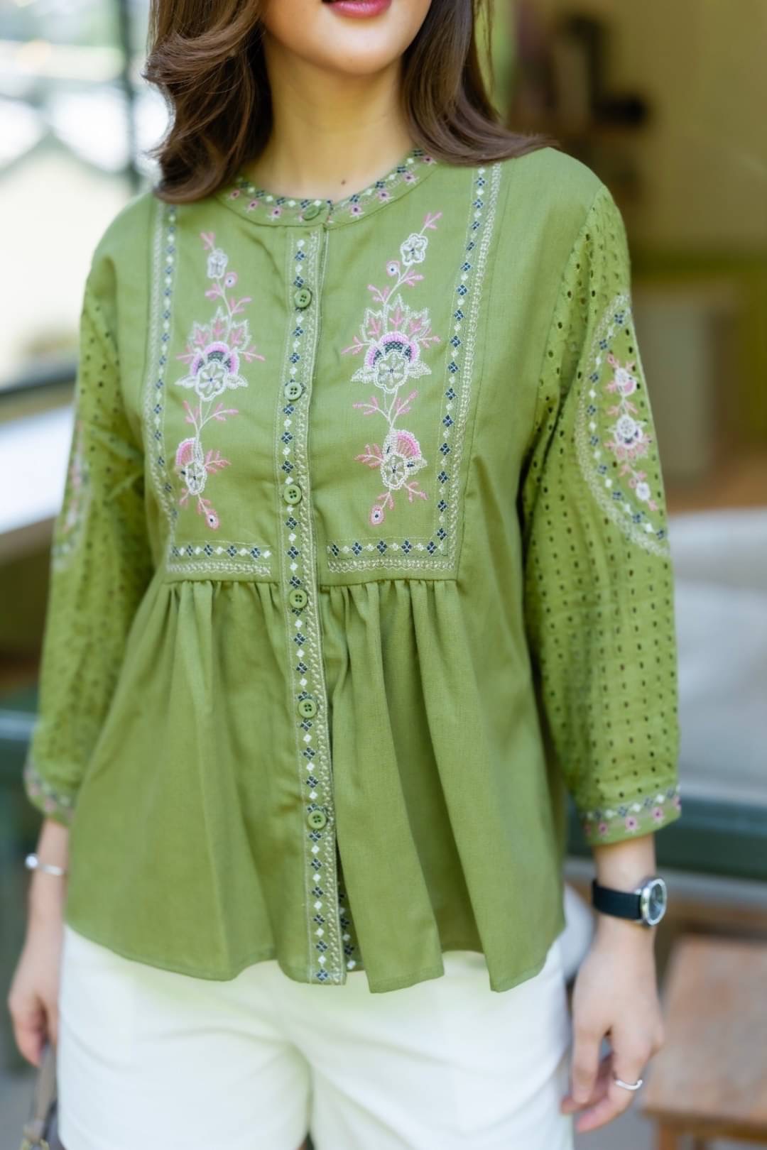 เสื้อผ้าลินินผสมฝ้ายเกรดพรีเมี่ยม งานปักสไตส์ วินเทจ ใส่สบาย : สินค้าคุณภาพ (พร้อมส่ง)