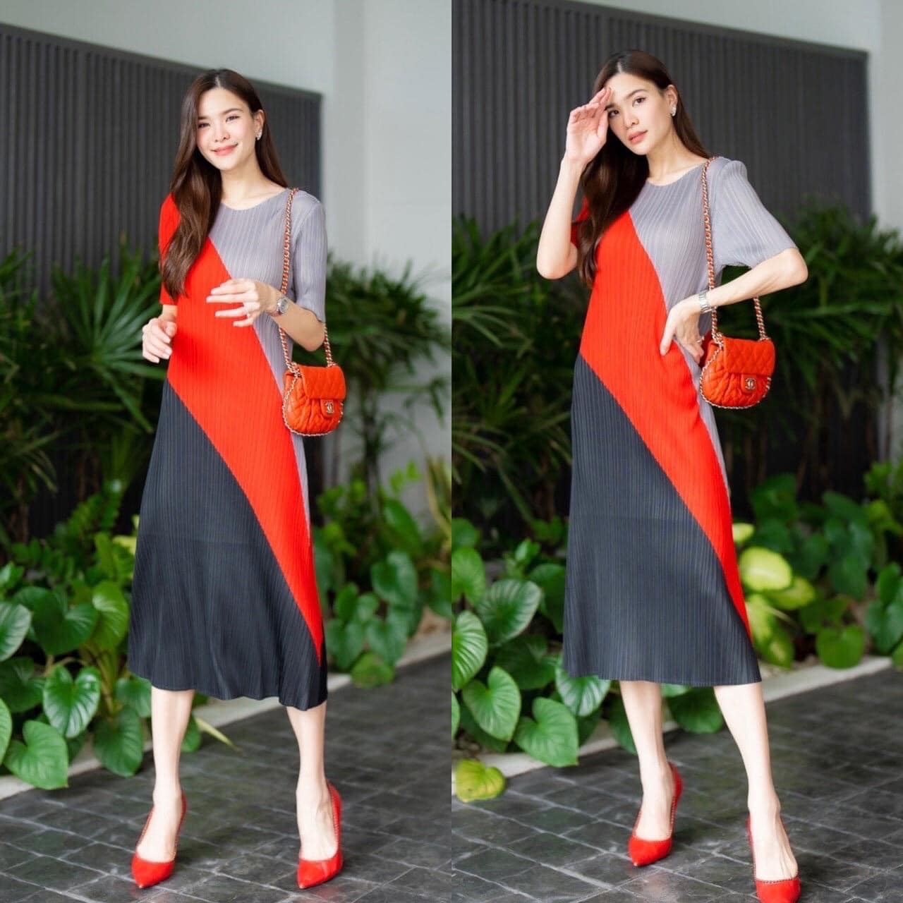 ชุดนี้แพตเทิร์น คอกลมแขนสั้น กระโปรงด้านหน้า ป้ายเฉลียงลง ตัดลายผ้าไล่เฉด 3 โทนสี😘 สวยแพง หรูหรา โดดเด่น สินค้าคุณภาพ (พร้อมส่ง)