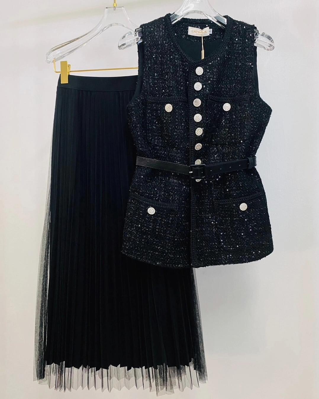 เซตเสื้อผ้า ทวิตกระดุมเพชร+กระโปรงผ้าตาข่ายอัดพลีท เนื้อผ้าทวิตเกรดเอ ใส่สบาย สินค้าคุณภาพ (พร้อมส่ง)