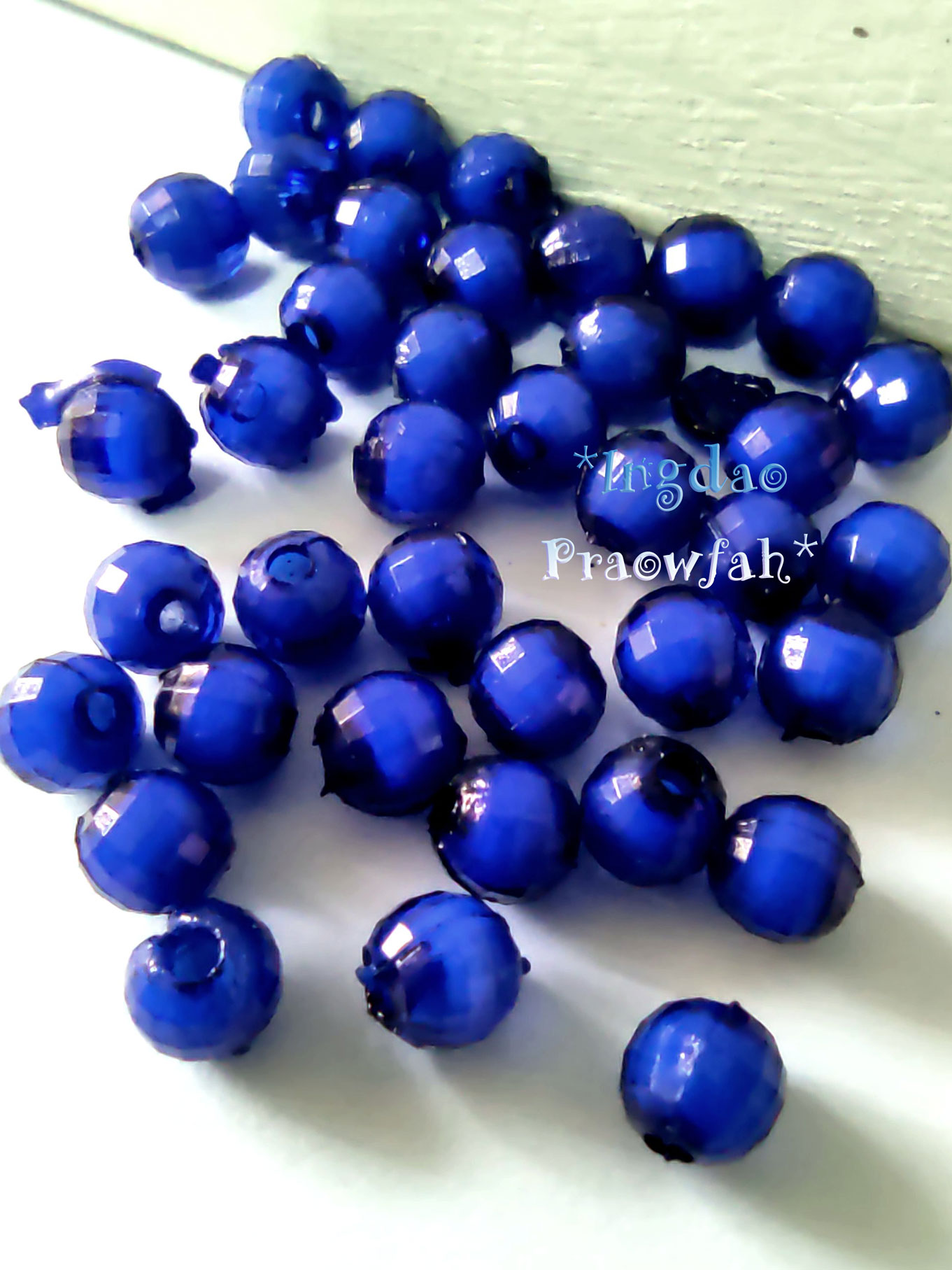 5036sp ลูกปัดอะครีลิคกลมตัดเหลี่ยมสอดใส้ลูกปัดกลมขาว ขนาด 6 มิล. สีน้ำเงิน (10 กรัม/90 ชิ้น)