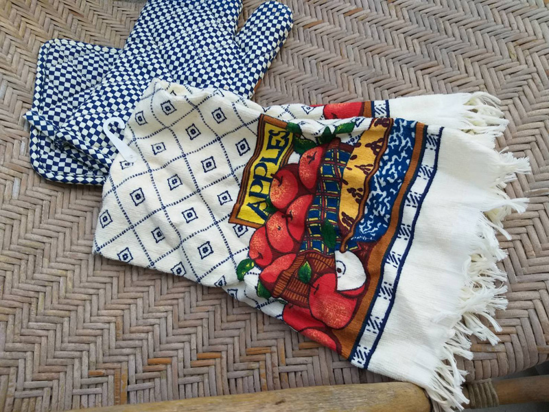 เซ็ทของใช้ในครัว ถุงมือ ผ้าเช็ดมือ ผ้ารองอเนกประสงค์