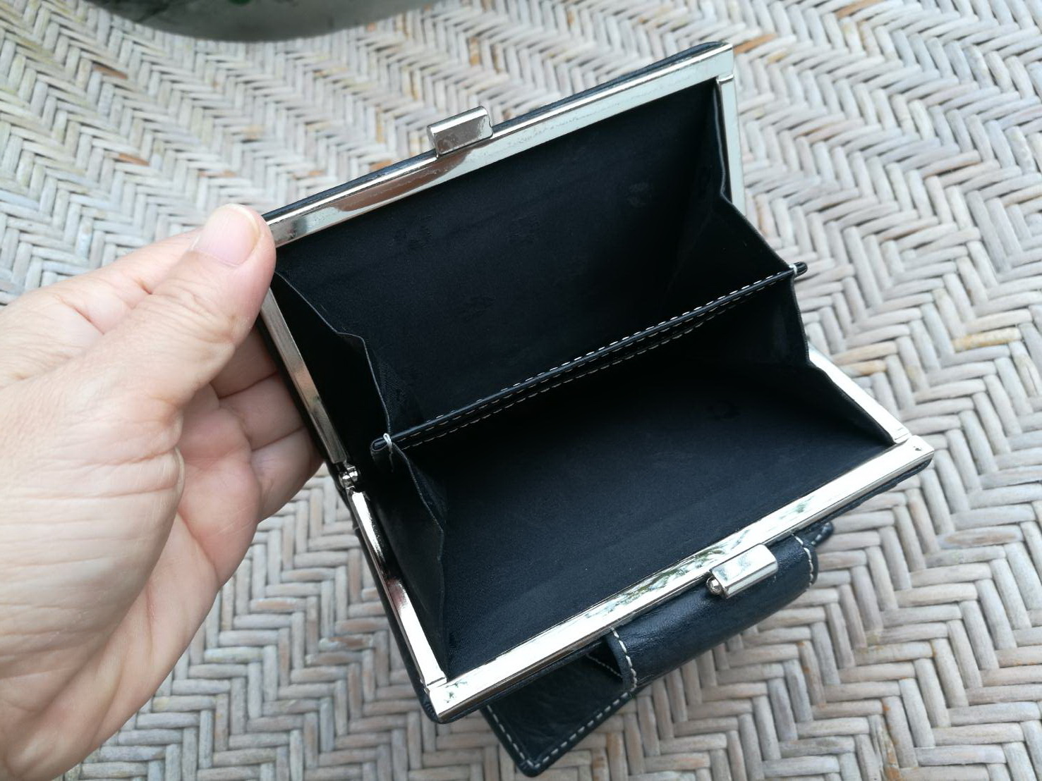 กระเป๋าสตางค์หนังแท้ YURIE NITANI น่าใช้มาก