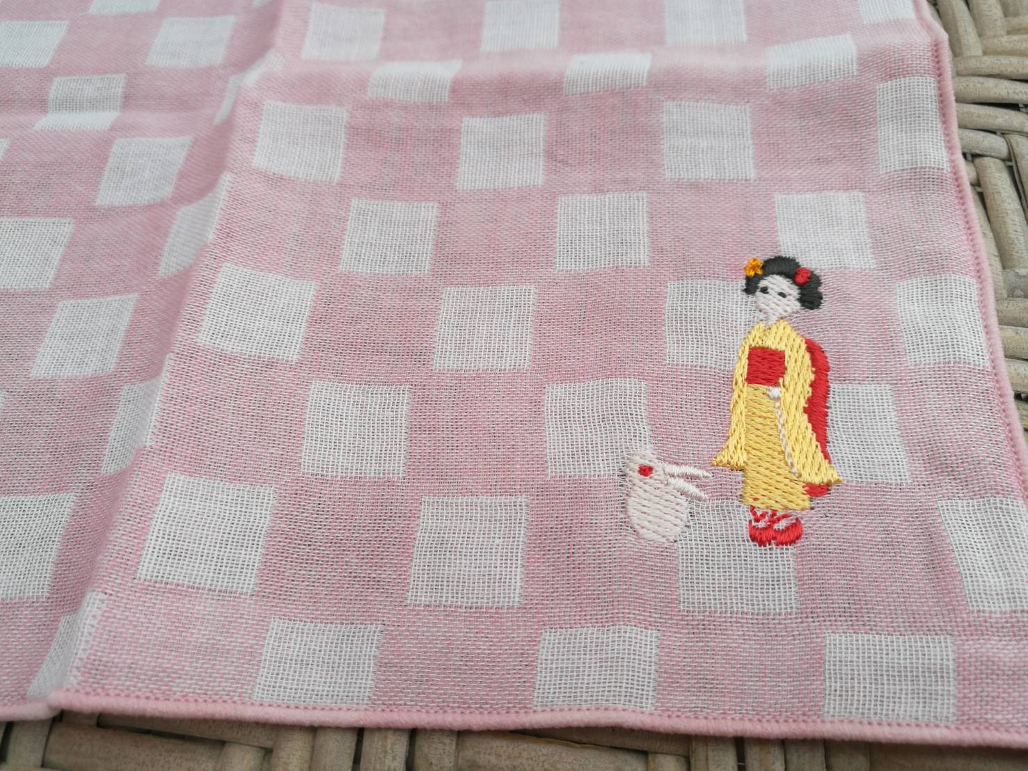 ผ้าเช็ดหน้าลายสาวกิโมโน ผ้านุ่มมากกก น่ารักสุดผืนนี้