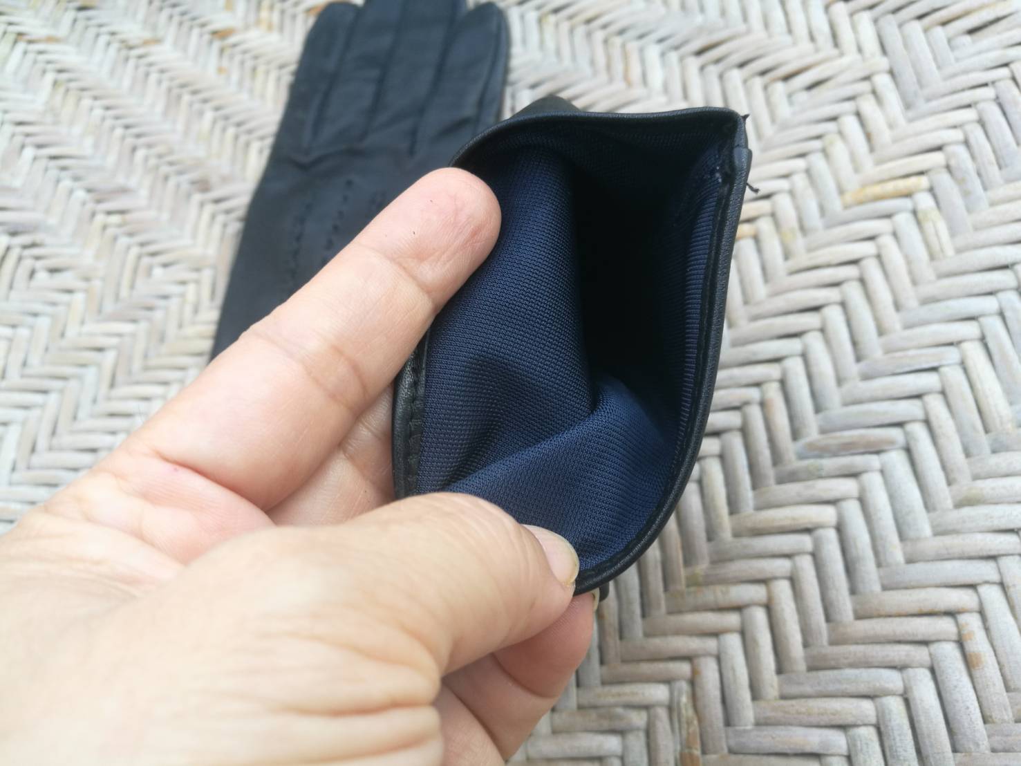 ถุงมือหนังแท้ สีดำ อุ่นถึงติดลบ