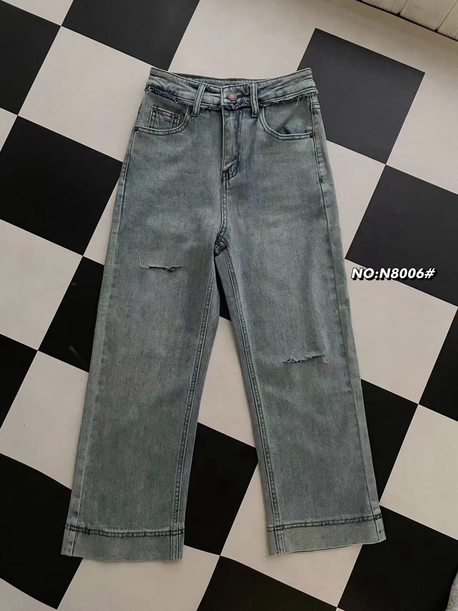 กางเกงยีนส์ขา8ส่วน ทรงมาใหม่คะ ทรงนี้ปีนี้มาแรงมากค่ะ ดีเทลปลายขากว้าง เก๋มากๆปลายขาเย็บ เอวสูง เนื้อผ้ายืดหยุ่นเก็บทรง ใส่ดูเพรียวมาก(ผ้ายืด) ใส่สบายมว๊าก ทำขาดเซอร์ๆ เก๋ๆ ใส่สบาย : สินค้าคุณภาพ (พร้อมส่ง)