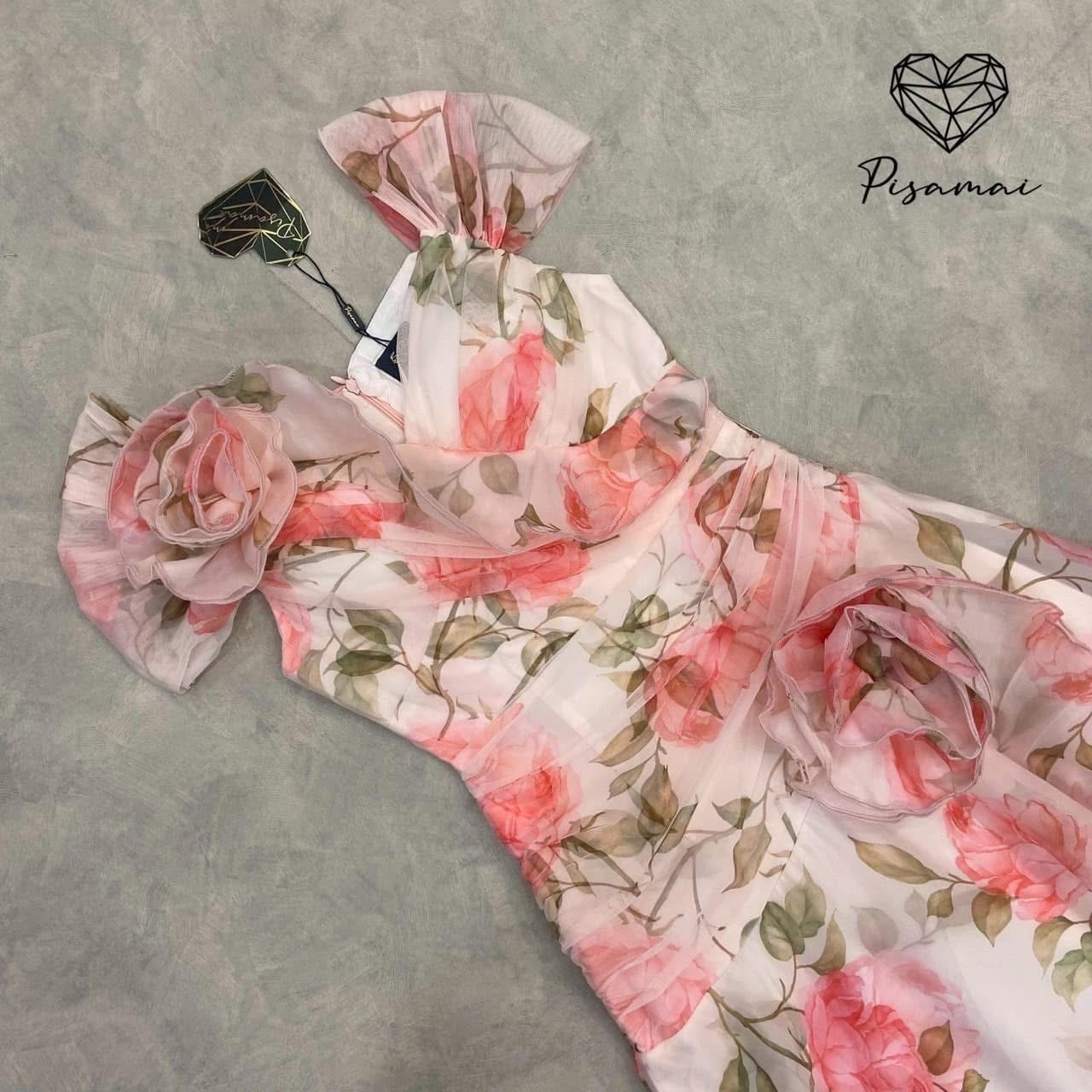 เดรสปาดไหล่พิมพ์ลายกราฟฟิกดอกกุหลาบสีชมพู แต่งดอก3D ช่วงอกและเอว มาพร้อมซับในให้อย่างดี ใส่สบาย : สินค้าคุณภาพ (พร้อมส่ง)