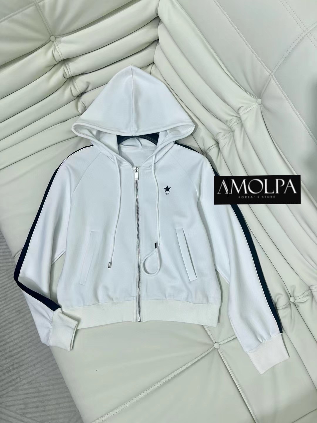 SET JACKET CD งาน hiend เนื้อผ้าดีม๊าก รุ่นนี้คืองานพิเศษ !! Luxury Premium Set สวยหรูดูแพง ชนช๊อป สวยจี๊ด. ผ้าใส่สบายมาก ห้ามพลาดเลยนะคะ ใส่สบายสุดๆ ใส่สบาย : สินค้าคุณภาพ (พร้อมส่ง)